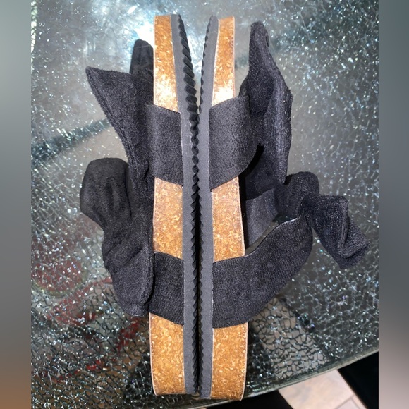 Woman’s sandals size 7. - Picture 4 of 5